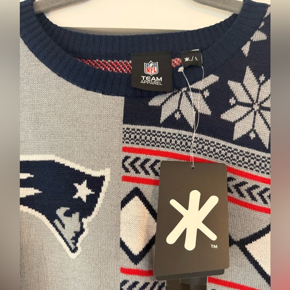 New England Patriots Ugly Christmas Crewneck Sweater with Chapstick Size Large - Picture 5 of 6